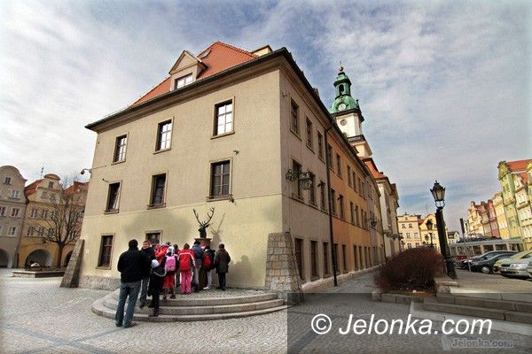 JELENIA GÓRA: Zimowy bezruch na placu Ratuszowym