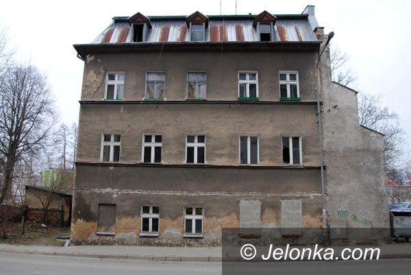 JELENIA GÓRA: Budynki do rozbiórki z dzikimi lokatorami