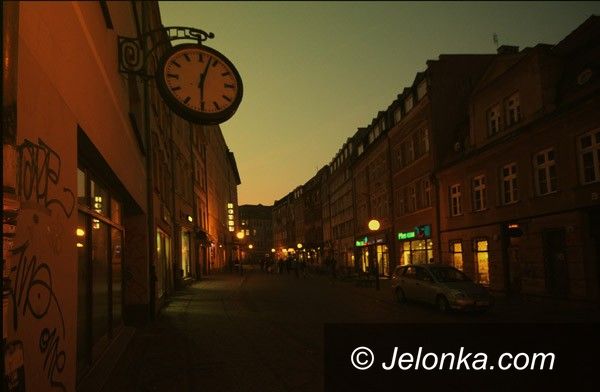 JELENIA GÓRA: Śpimy krócej. W nocy zaczyna obowiązywać czas letni