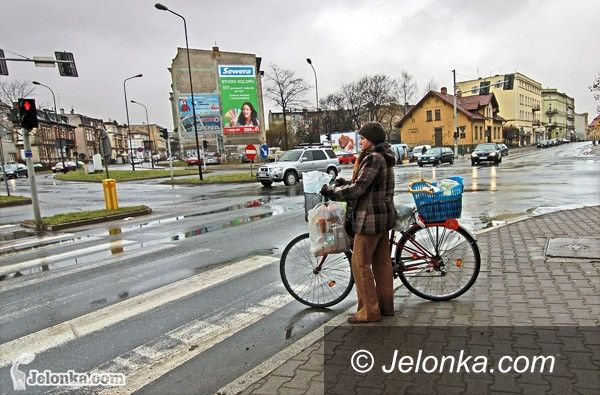 JELENIA GÓRA: Luki do wypełnienia: na rogu Wojska Polskiego i 1 Maja