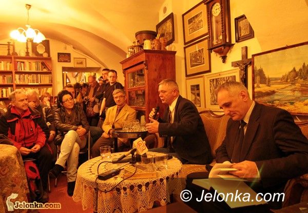 JELENIA GÓRA/ SZKLARSKA PORĘBA: „Pisarska Poręba” na 550 stronach. Pionierskie dzieło
