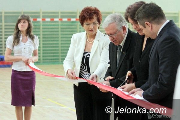 JELENIA GÓRA: Sala sportowa przy kampusie otwarta oficjalnie. Żywy pomnik pamięci