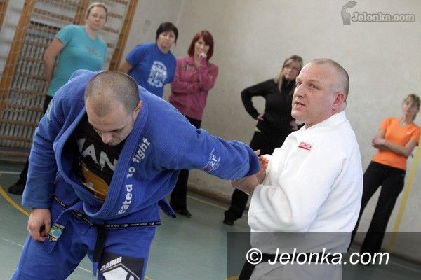 JELENIA GÓRA: Bezpieczna w swoim mieście. Samoobrona pań
