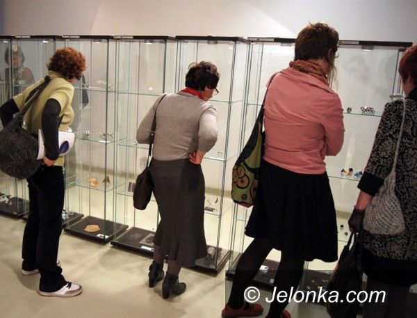 JELENIA GÓRA: Łupek na palec i inne cudeńka. Design po czesku w BWA