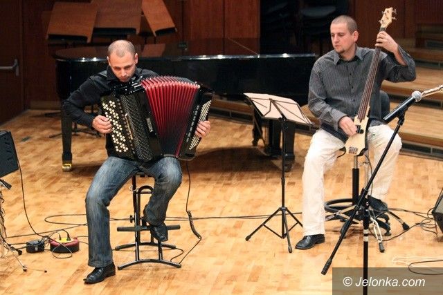 JELENIA GÓRA: Marcin Wyrostek z kolejnym koncertem. Zmagania w rytmach rozrywki