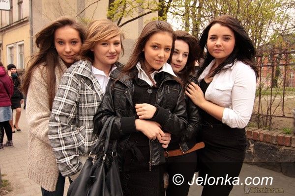 JELENIA GÓRA: Mała matura na serio (i na próbę)