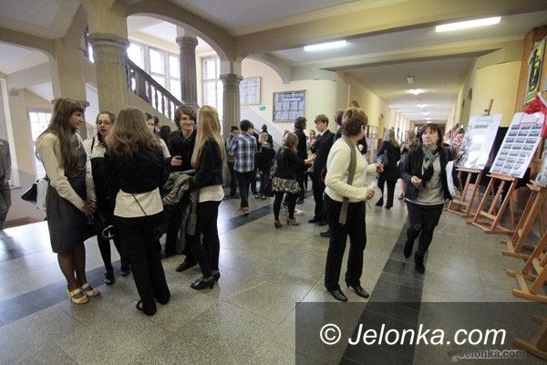 JELENIA GÓRA: Trzecia odsłona „małej matury” – języki poszły jak z płatka