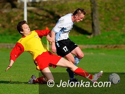 IV-liga piłkarska: Pierwsza porażka Ślęzy na wiosnę, Karkonosze pogromcą