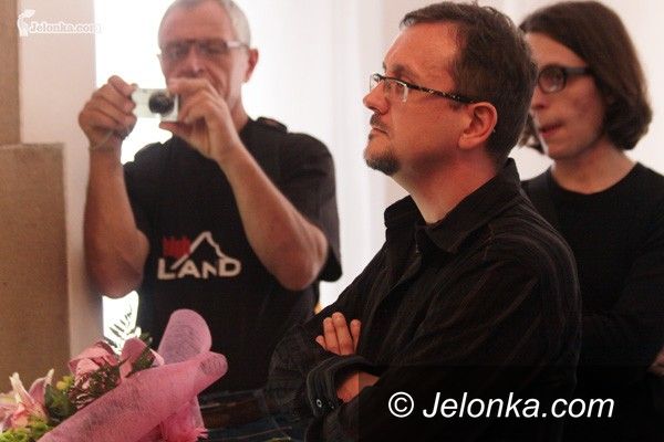 JELENIA GÓRA: Metafizycznie i monochromatycznie