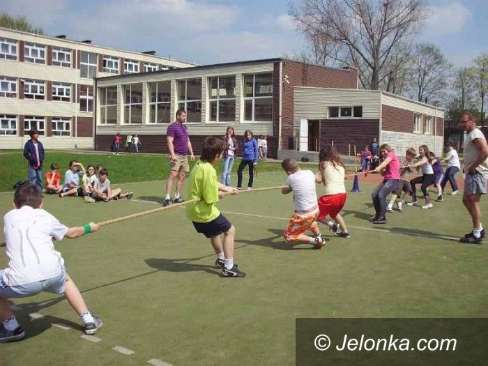 Jelenia Góra: Po raz pierwszy w historii szkoły przeciągali linę