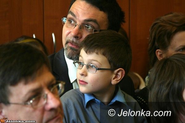 JELENIA GÓRA: Pędzlem i kredkami o pracy strażaków