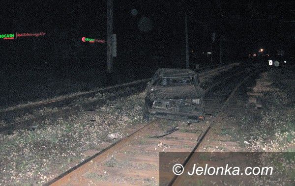 JELENIA GÓRA: Dachowali na torach. Sprawca uciekł