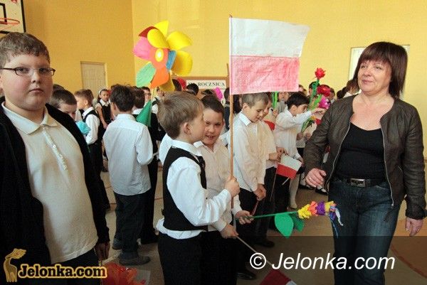 JELENIA GÓRA: Biało–czerwone święto. Trzecioklasiści o trzecim Maja