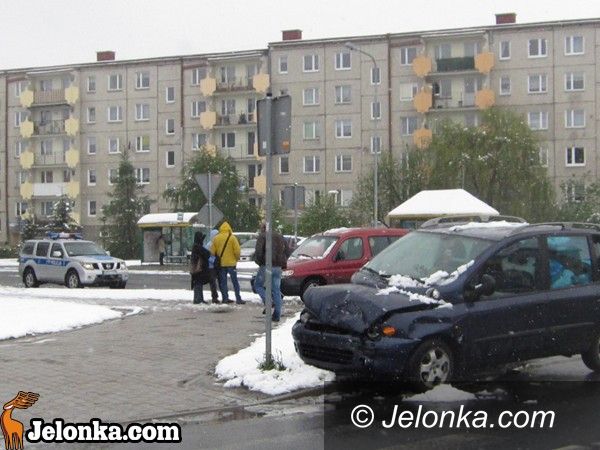 JELENIA GÓRA: Stłuczka świeżo upieczonego kierowcy