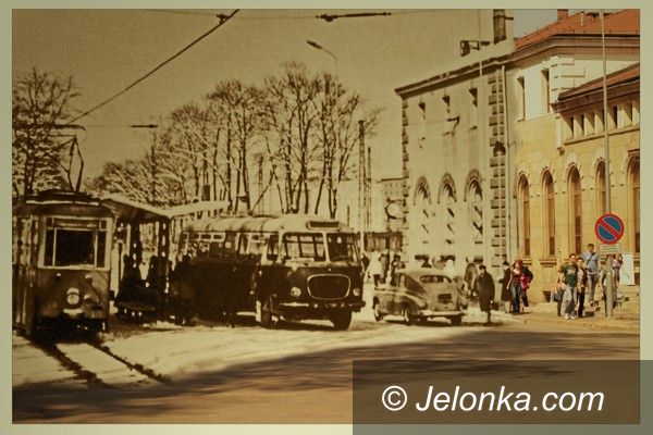 JELENIA GÓRA: Tramwaje „wjechały” do ulicznej Galerii Mrocznej