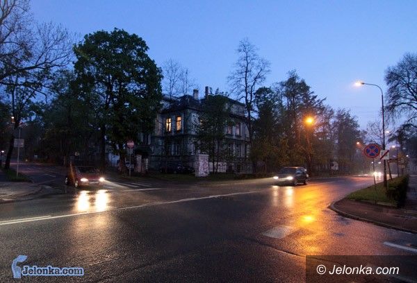 JELENIA GÓRA: Szukają oszczędności w kosztach oświetlenia miasta