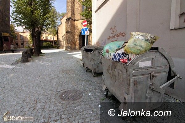 JELENIA GÓRA: Sprzed bazyliki znikną śmietniki