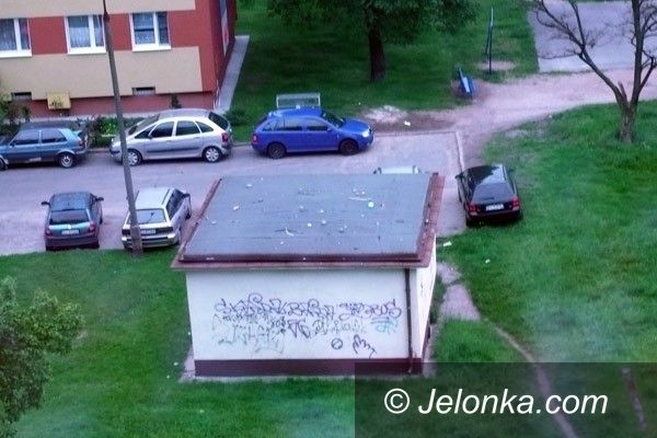JELENIA GÓRA: Parkingowe nieporządki. Zostawiajcie auta myśląc