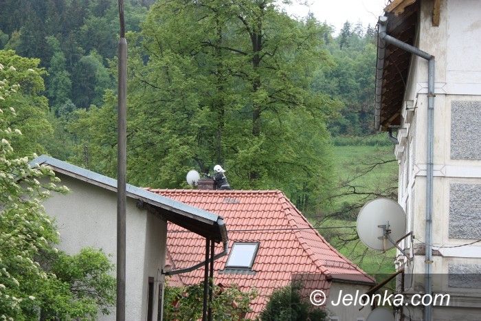 JELENIA GÓRA: Płonęła sadza w kominie w Piechowicach