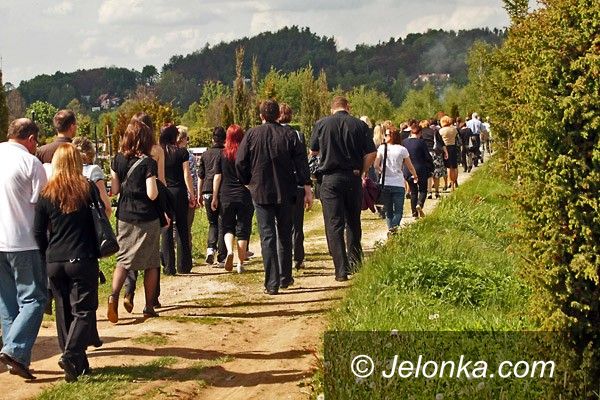 JELENIA GÓRA: Zapadła kurtyna. Pożegnali ukochaną Aktorkę