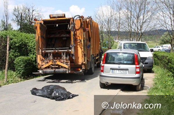 JELENIA GÓRA: Śmieciarką potrącił kobietę, która nie przeżyła