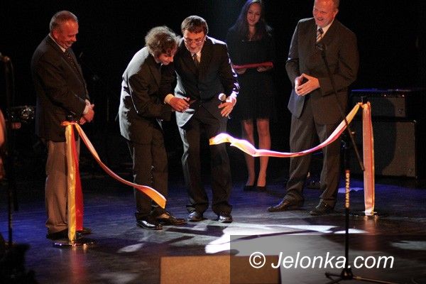 JELENIA GÓRA: Bo to się zwykle tak zaczyna. Sala JCK otwarta!