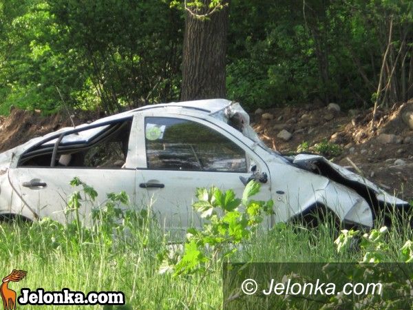 REGION JELENIOGÓRSKI: Groźny wypadek na moście. Kierowca w poważnym stanie
