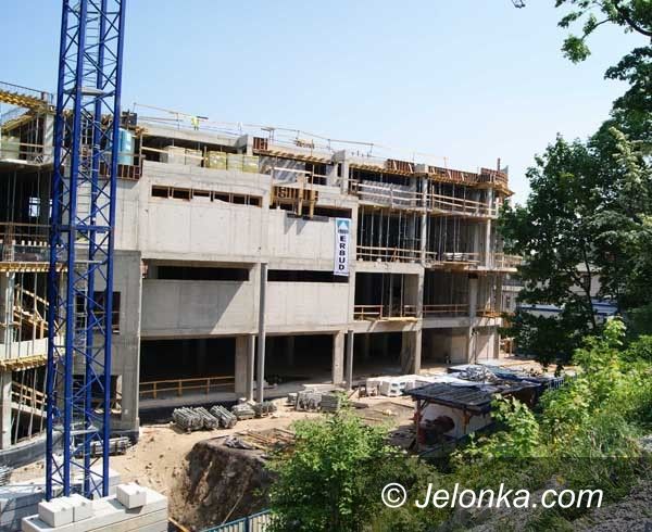 JELENIA GÓRA: Galeria Centrum: praca wre