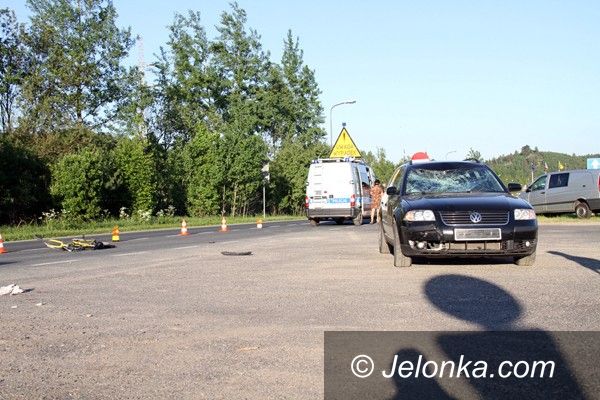 JELENIA GÓRA: Potrącenie na rogatkach. Rowerzysta pod kołami