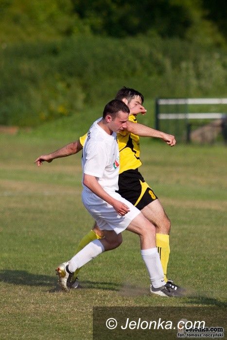 IV-liga piłkarska: Wiosną nie ma mocnych na Karkonosze – fotorelacja z meczu