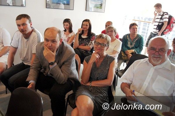 JELENIA GÓRA: „Trzeba zmienić rzeczywistość”. Po debacie w Pasażu Grodzkim