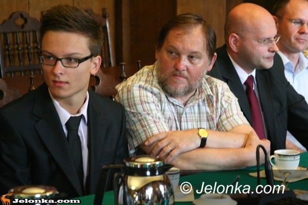 Jelenia Góra: Pasjonaci wiedzy odebrali nagrody