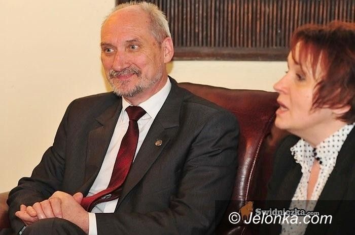 JELENIA GÓRA: Spotkanie z Antonim Macierewiczem. W poniedziałek