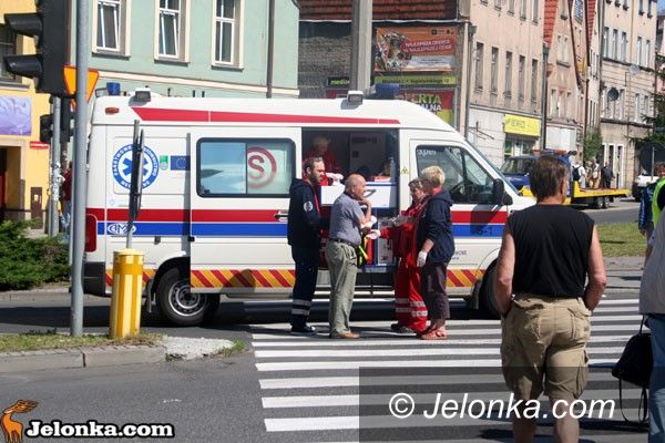 Jelenia Góra: Opel zderzył się w ciężarówką. Na feralnym skrzyżowaniu