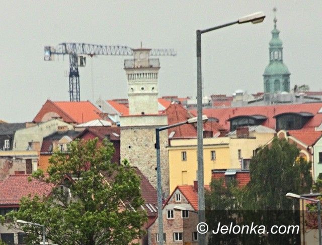 Jelenia Góra: Ostatnie szlify przy Wieży Zamkowej. Otwarcie we wrześniu