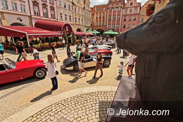 JELENIA GÓRA: Cacuszka na czterech kółkach. Austiny i jaguar podbiły Jelenią Górę