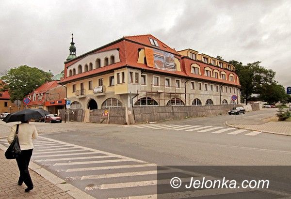 JELENIA GÓRA: Nowe oblicze zakątka przy śródmiejskim trakcie