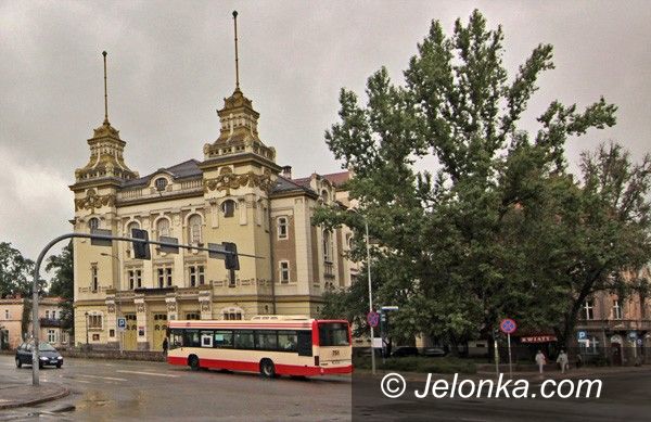 JELENIA GÓRA: Mniej autobusów latem. Kursy w zawieszeniu