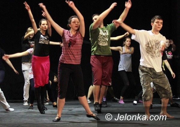 JELENIA GÓRA: Wystartowała IV edycja „Lata w Teatrze”. Tuwim do sześcianu
