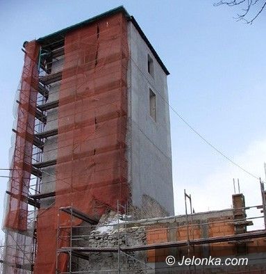 REGION JELENIOGÓRSKI: Wieża w Radomierzu hełmem będzie zwieńczona
