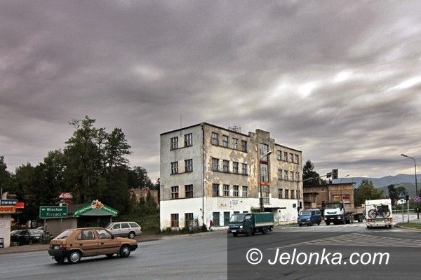 JELENIA GÓRA: Co z budynkiem po dawnych warsztatach?