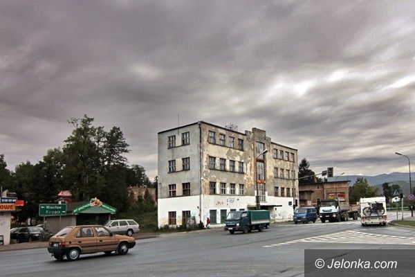 JELENIA GÓRA: Co z budynkiem po dawnych warsztatach?