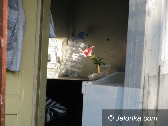 JELENIA  GÓRA: Samobójstwo w altance