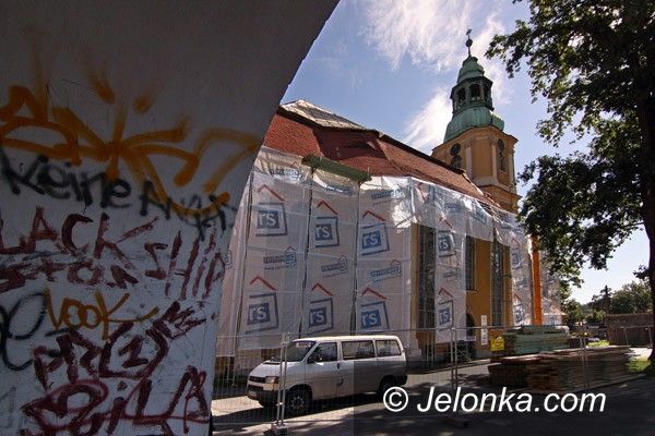 JELENIA GÓRA: Wymieniają dach na świątyni Zbawiciela