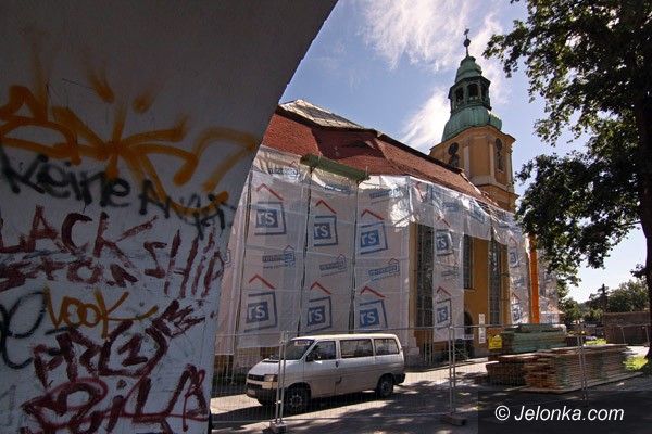 JELENIA GÓRA: Wymieniają dach na świątyni Zbawiciela