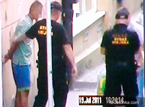 Jelenia Góra: Odpowie za kradzież spodni