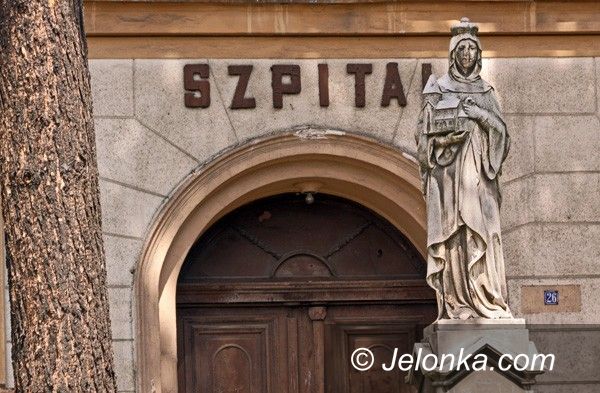 JELENIA GÓRA: Dawny szpital w Cieplicach w zaniedbaniu