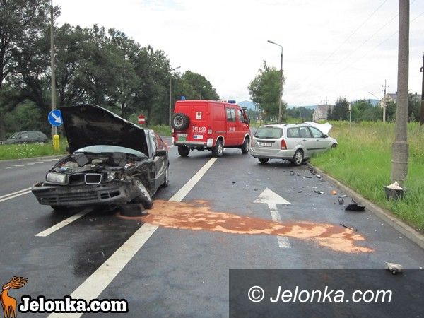 JELENIA GÓRA: Czołówka na Sobieszowskiej