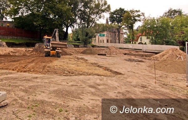 JELENIA GÓRA: Nowa fontanna na skwerze. Do końca wakacji