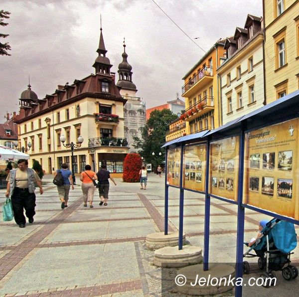 JELENIA GÓRA: Cieplice na starej pocztówce. Wystawa pod chmurką